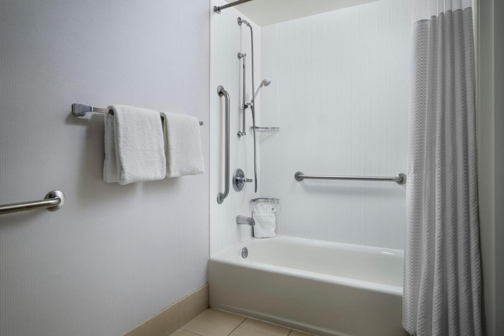 Hotel Courtyard By Marriott Stockton Esterno foto