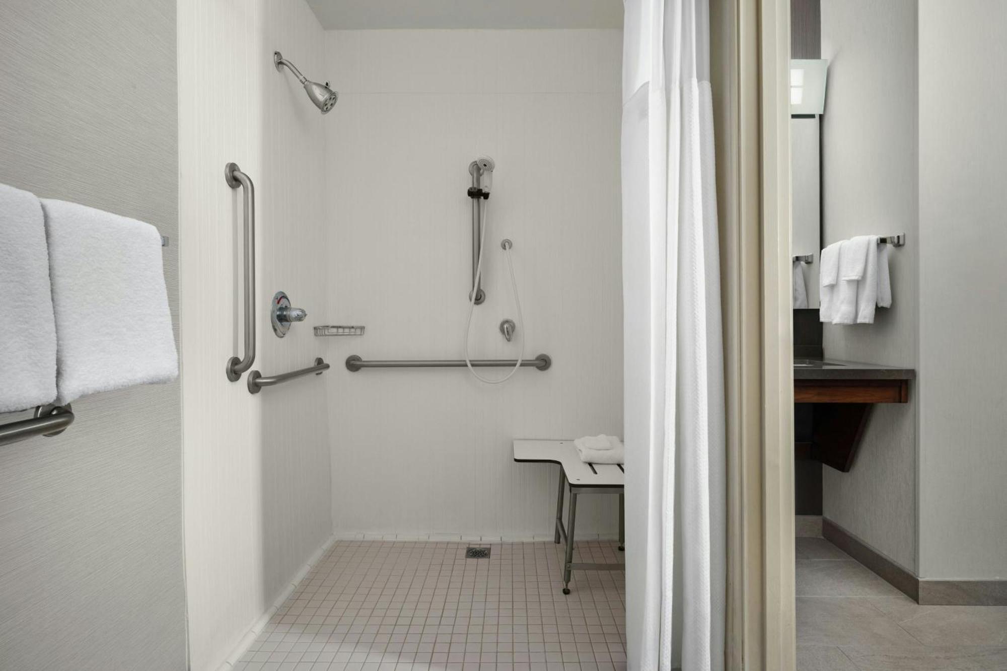 Hotel Courtyard By Marriott Stockton Esterno foto